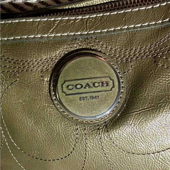 Coach East West Gallery Tote in Metallic Olive Patent Op Art - 2010 - GUC - Picture 14 of 16